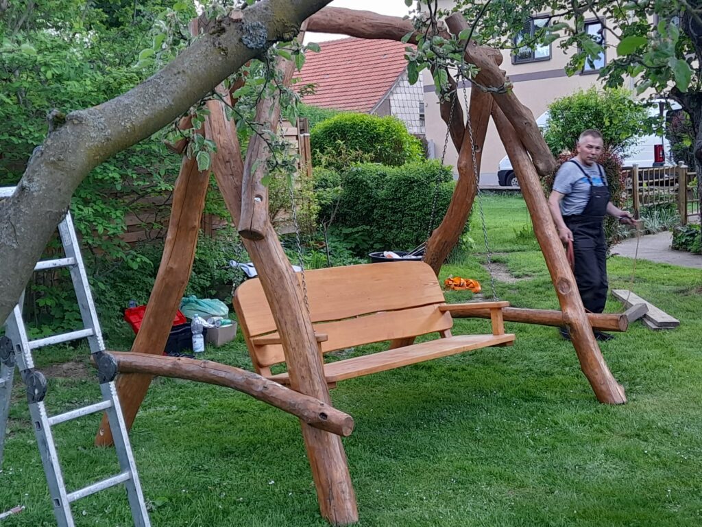 Hollywoodschaukel Rustikal - aus Naturstammholz